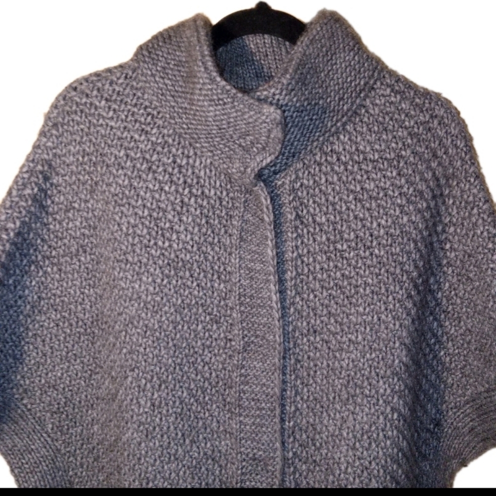 Elsamanda for Anthropologie Gray Oversized Chunky Knit Shrug Medium - Picture 3 of 9